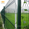 забор сетки с зеленым покрытием